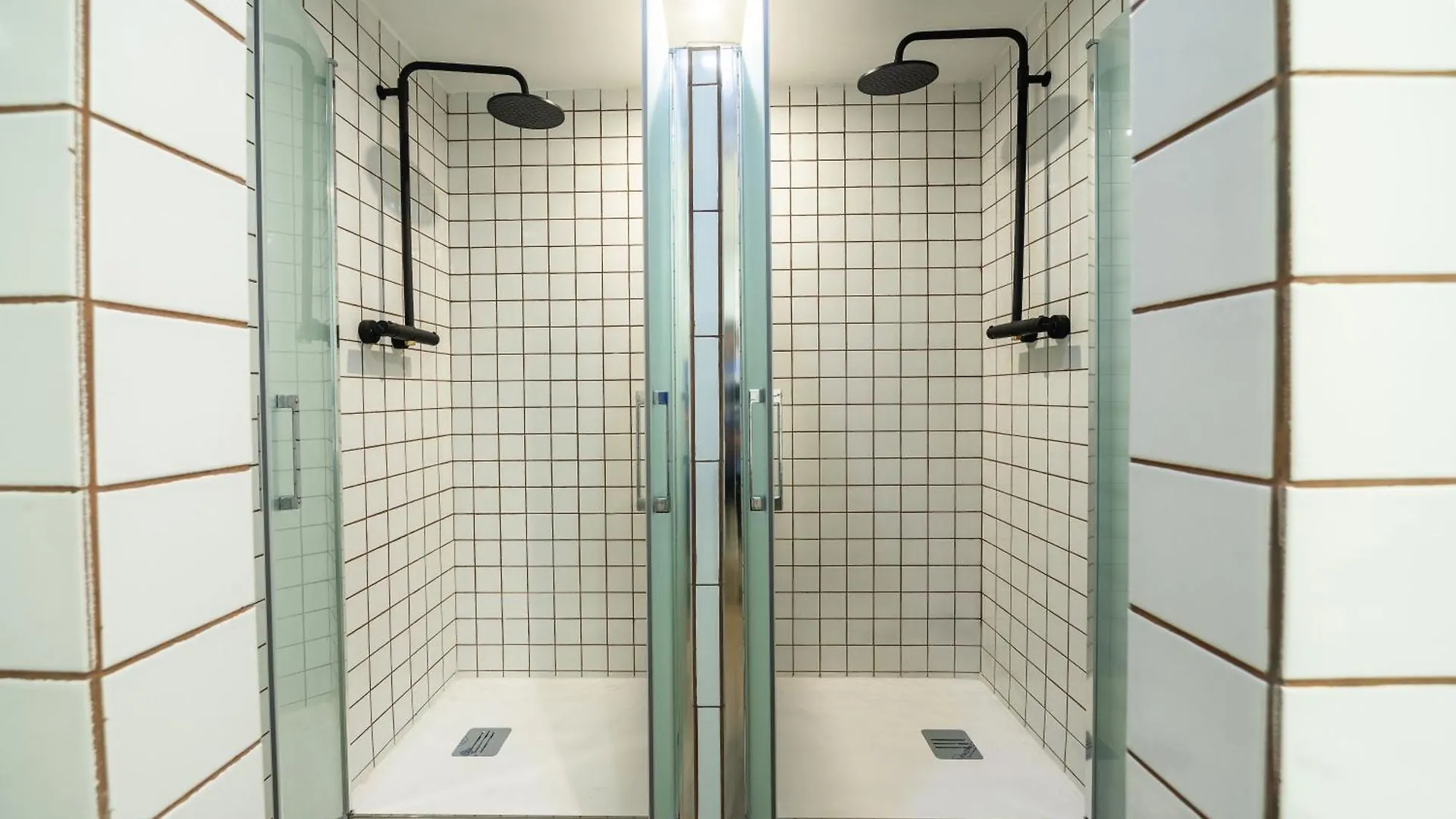 Gg Hostel برشلونة إسبانيا